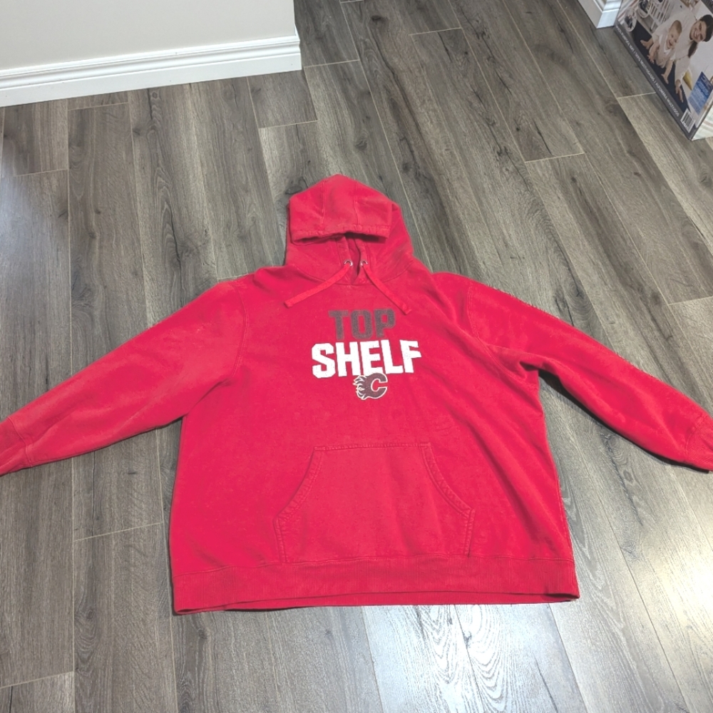 Red Men's Red Sweatshirt Hoodie. Calgary Flames Graphics. Size 4X. Top Shelf.
